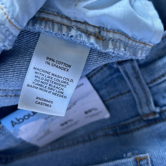 NWT Abound Mom jeans, distressed, button fly. Size 30 (10 women’s). High rise. - Picture 10 of 10